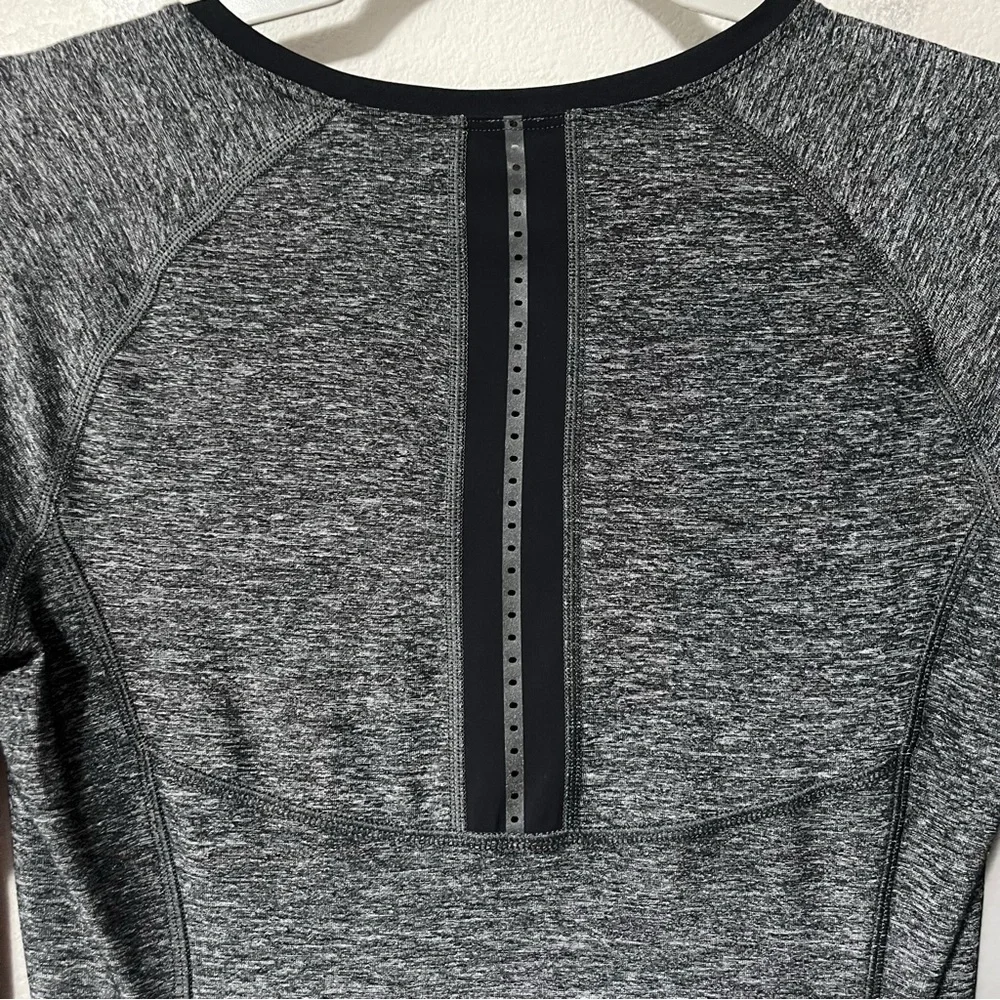 Lululemon Women’s Size 6 Pace Pusher Long Sleeve Top Heathered Black Mesh Luon